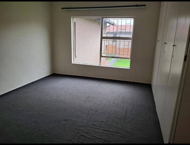 2 BEDROOM APARTMENT FOR SALE IN VANDERBIJLPARK CE 3